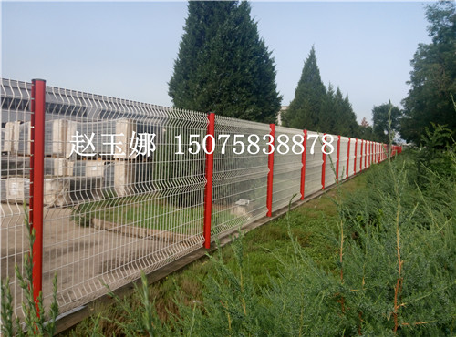桃型柱護(hù)欄網(wǎng)，熔堅(jiān)固美觀于一身的護(hù)欄網(wǎng)產(chǎn)品
