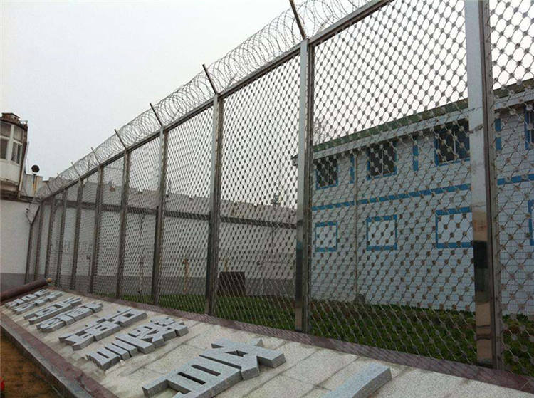 看守所、拘留所安裝防攀爬金屬隔離網(wǎng)時的注意事項